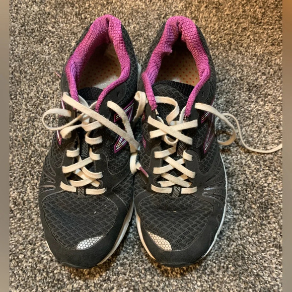 New Balance tennis shoes - women’s size 7 - Picture 2 of 7
